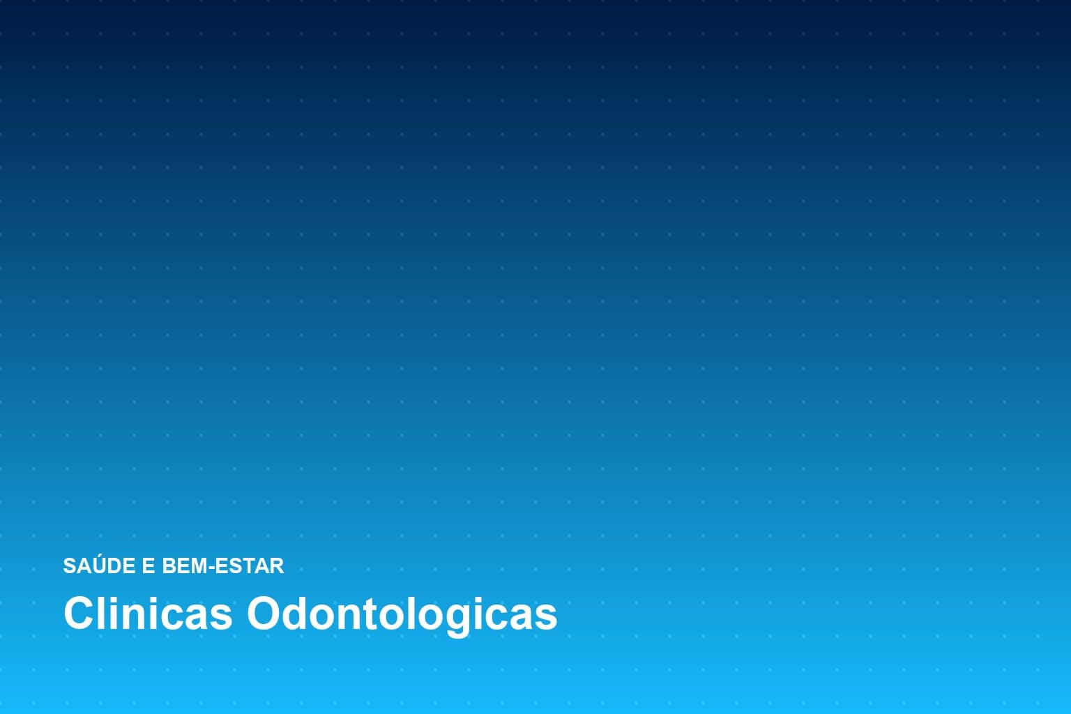 Dentista atendendo paciente na cadeira de um consultório odontológico