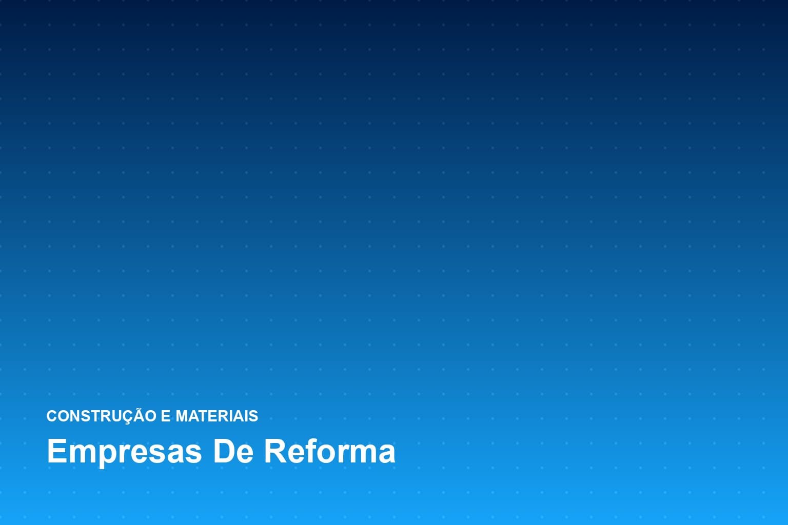 Equipe de reforma trabalhando em apartamento com parede em alvenaria aparente e material empilhado