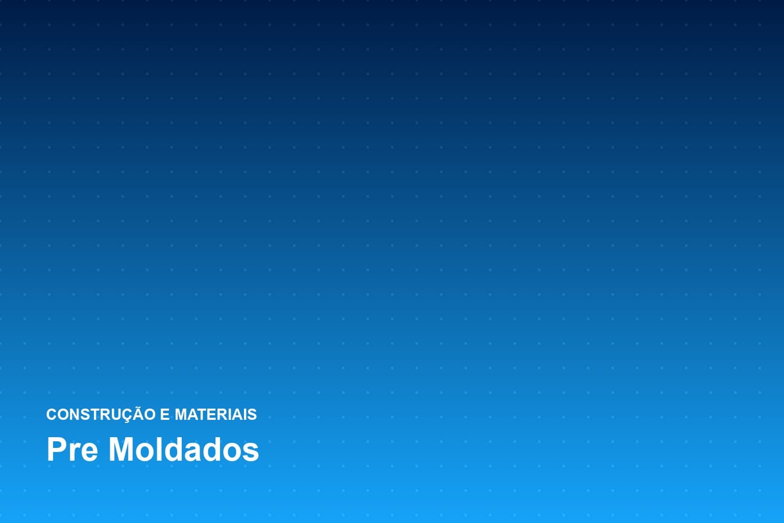 Paletes de blocos e pisos intertravados curando no pátio de uma fábrica de pré-moldados